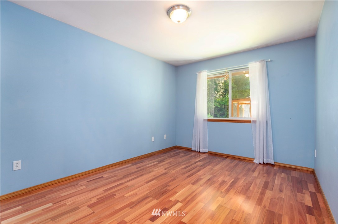 18412 Thorsen Road Southwest Vashon, WA 98070 - Photo 9 of 19