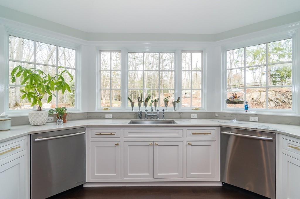 14 Deerfield Road Wellesley, MA 02481 - Photo 4 of 30