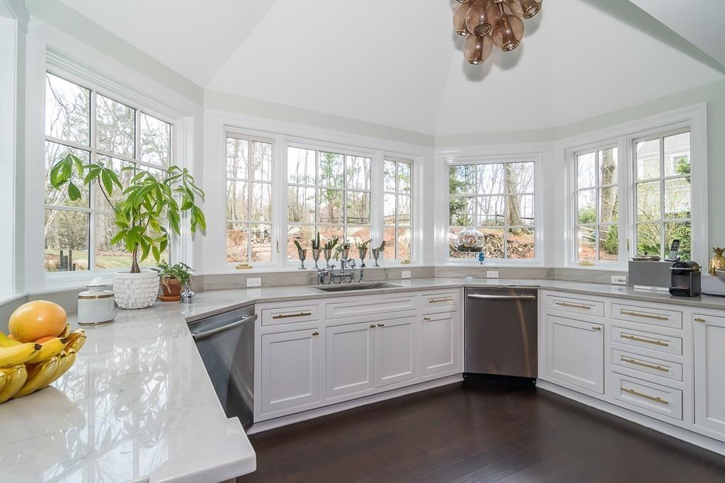 14 Deerfield Road Wellesley, MA 02481 - Photo 5 of 30