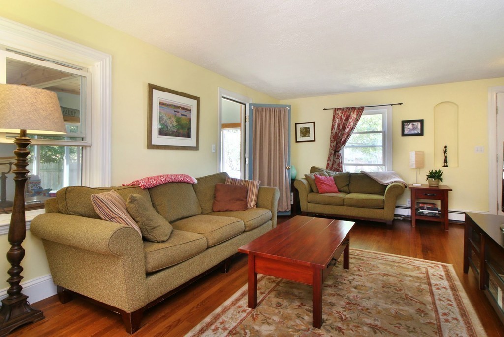 34 Oak Knoll Road Natick, MA 01760 - Photo 3 of 20 Gallery Image 3