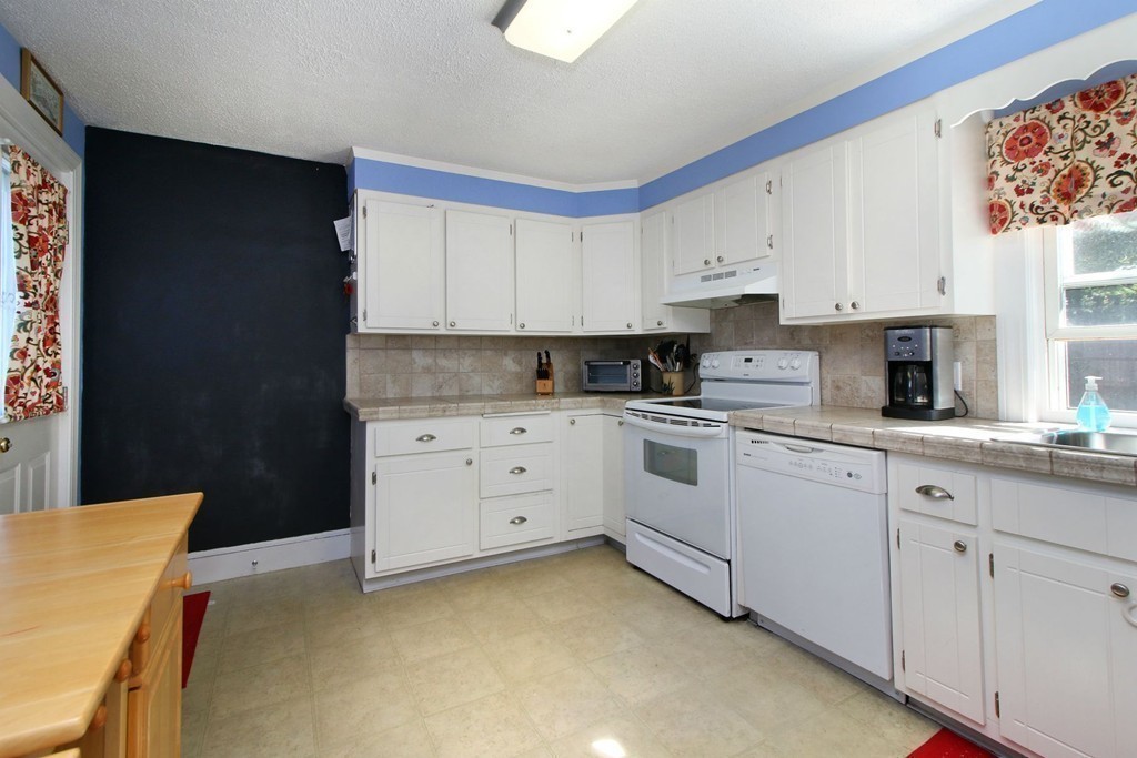 34 Oak Knoll Road Natick, MA 01760 - Photo 8 of 20 Gallery Image 8
