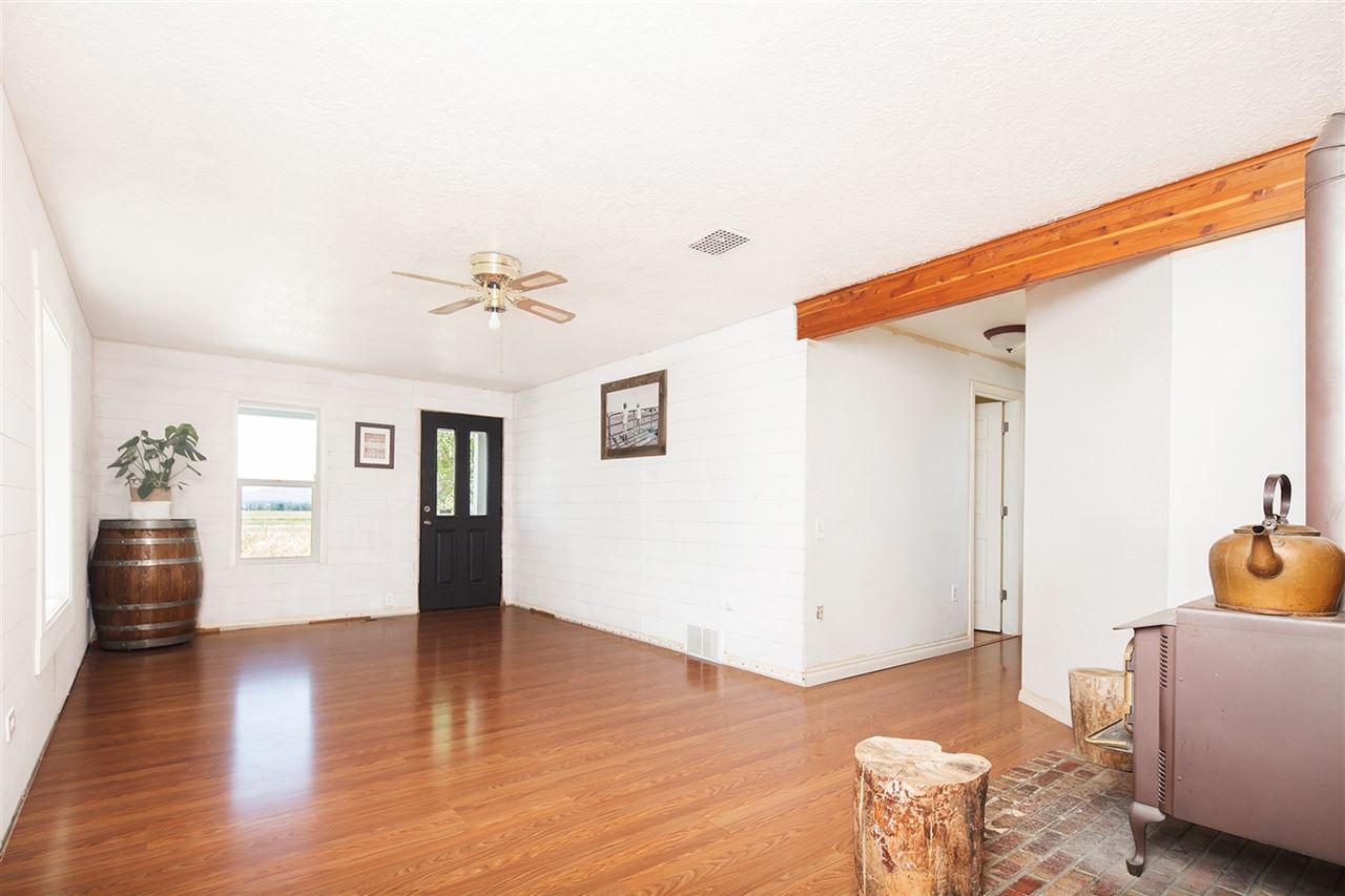 37510 North Short Road Deer Park, WA 99006 - Photo 4 of 20