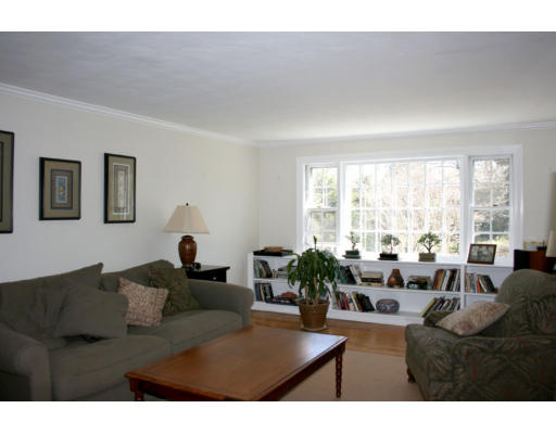 18 Old Tavern Road Wayland, MA 01778 - Photo 11 of 12 Gallery Image 11