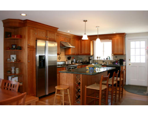 18 Old Tavern Road Wayland, MA 01778 - Photo 4 of 12 Gallery Image 4