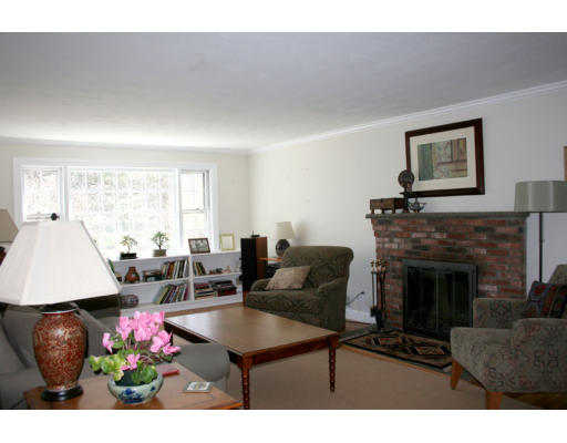 18 Old Tavern Road Wayland, MA 01778 - Photo 5 of 12 Gallery Image 5