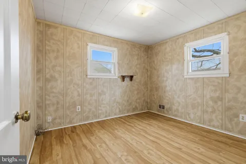 wooden floor in a empty room