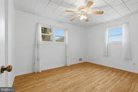 a view of empty room with a fan