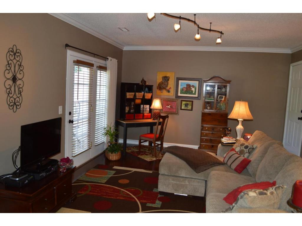 2101 Cherokee Road, Unit 14 Johnson City, TN 37604 - Photo 1 of 24 Large living room