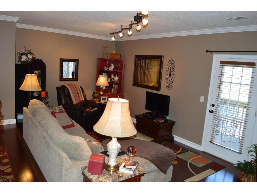 2101 Cherokee Road, Unit 14 Johnson City, TN 37604 - Photo 10 of 24 Hardwood flooring