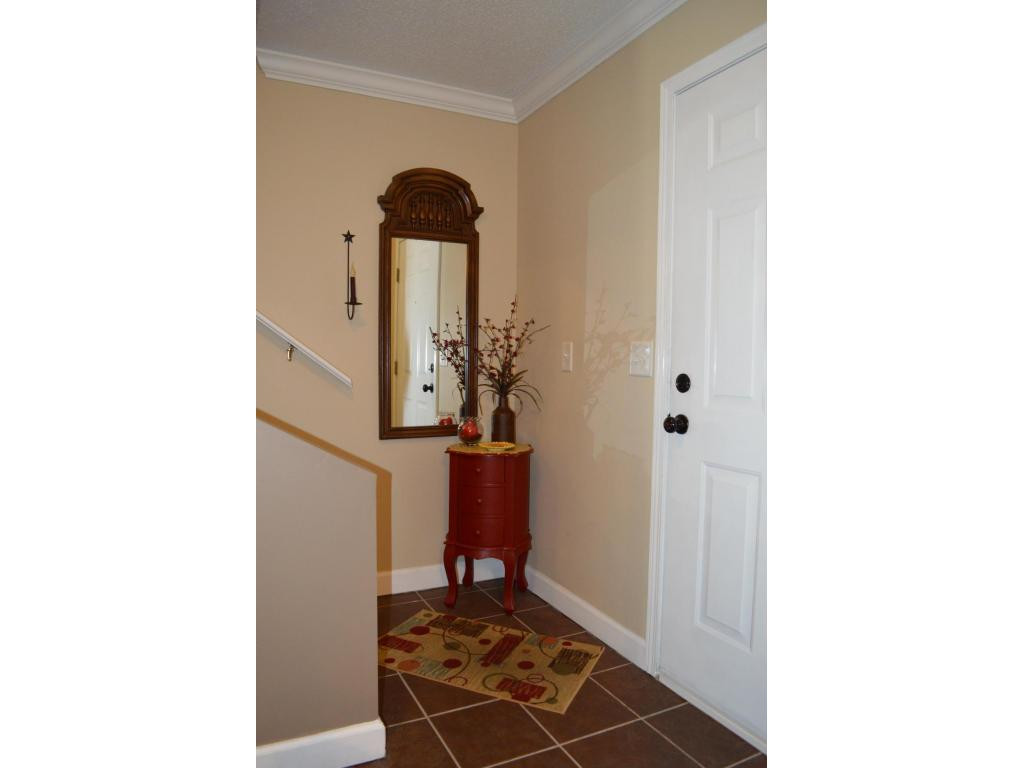 2101 Cherokee Road, Unit 14 Johnson City, TN 37604 - Photo 13 of 24 Foyer