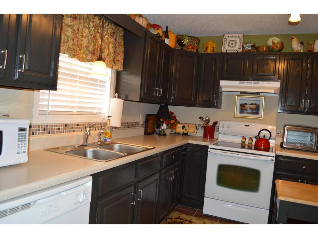 2101 Cherokee Road, Unit 14 Johnson City, TN 37604 - Photo 3 of 24 Spacious kitchen