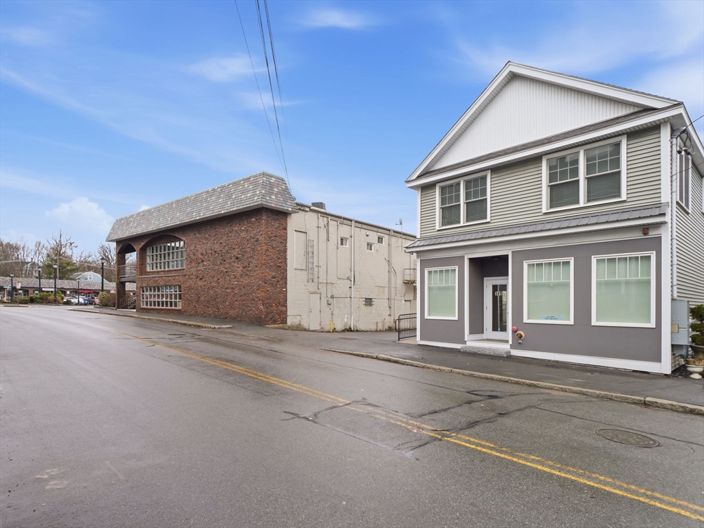 149 Pleasant Street, Unit 2 Marblehead, MA 01945 - Photo 31 of 41 a front view of a house with a road