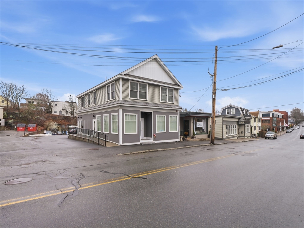149 Pleasant Street, Unit 2 Marblehead, MA 01945 - Photo 32 of 41 a view of a street in front of house