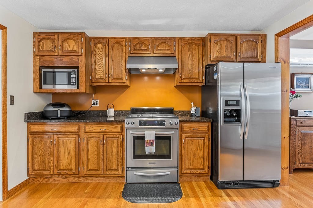 70 Deerfield Road Sharon, MA 02067 - Photo 3 of 29 Gallery Image 3