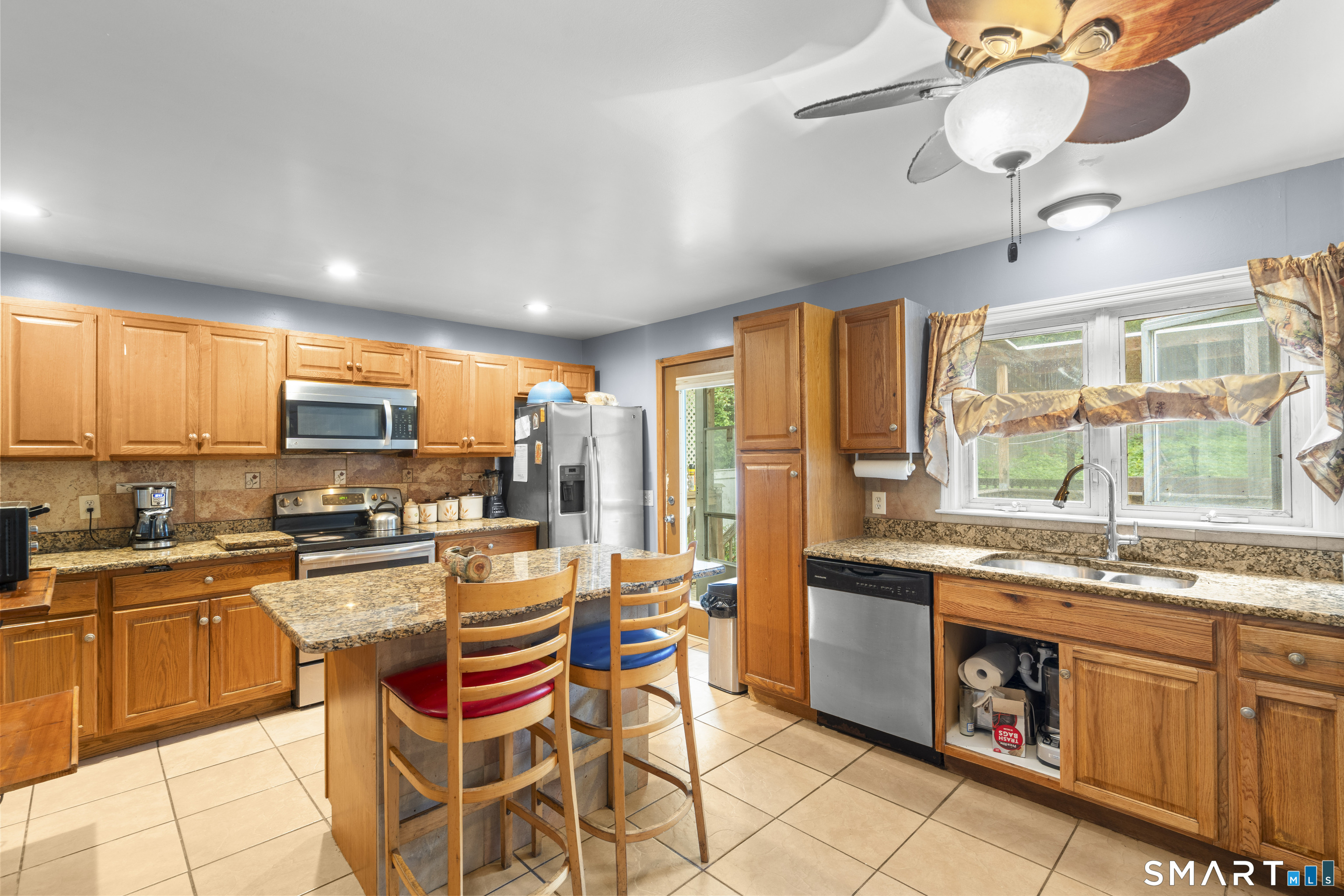 297 Broadbridge Road Bridgeport, CT 06610 - Photo 11 of 32