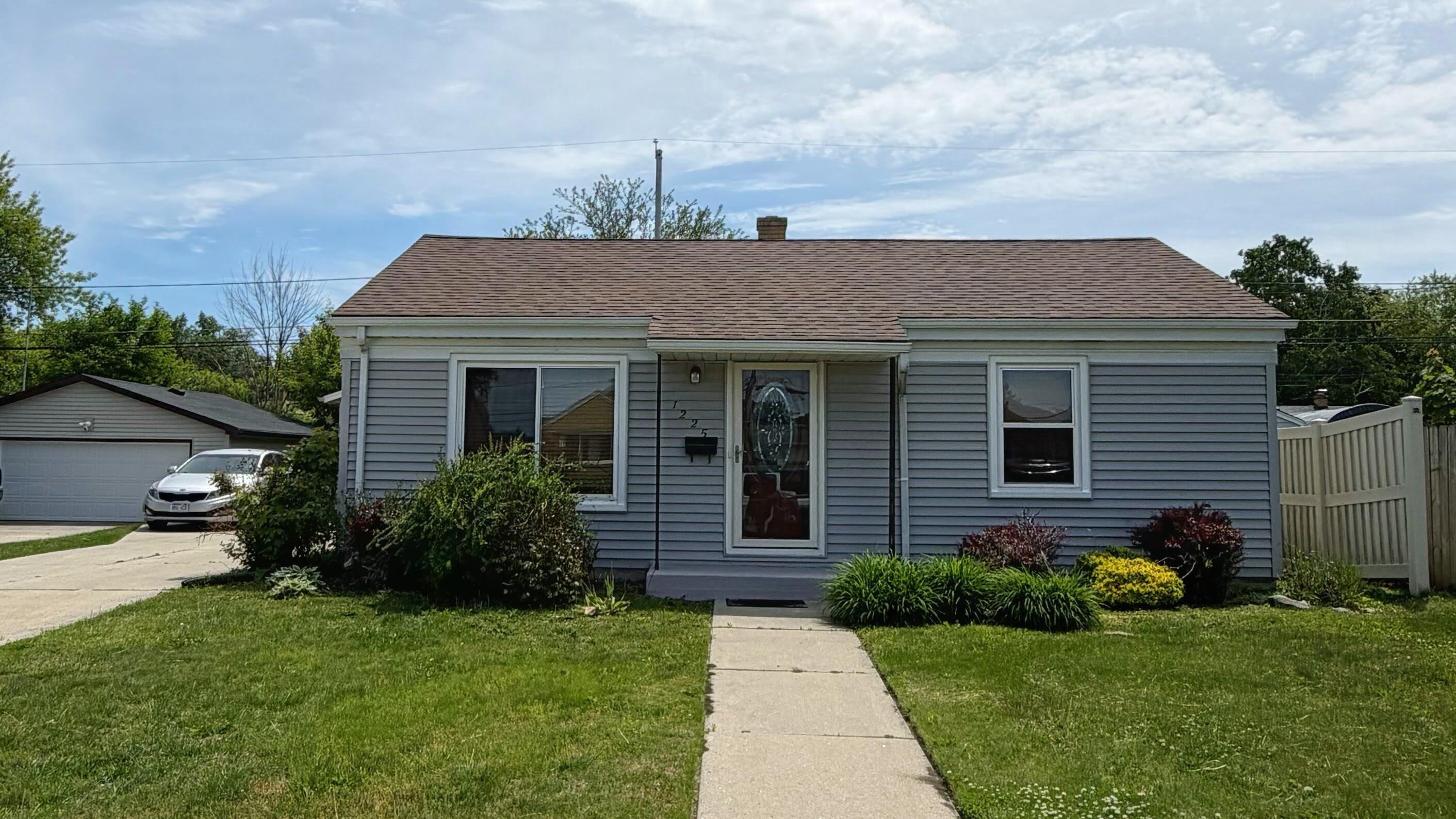 1225 Lombard Avenue Racine, WI 53402 - Photo 2 of 11 Front of the house