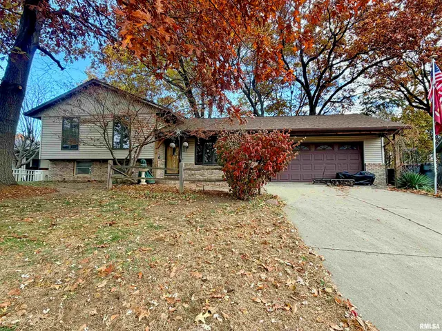 $219,000 | 5 Amber Court, Pekin, IL 61554