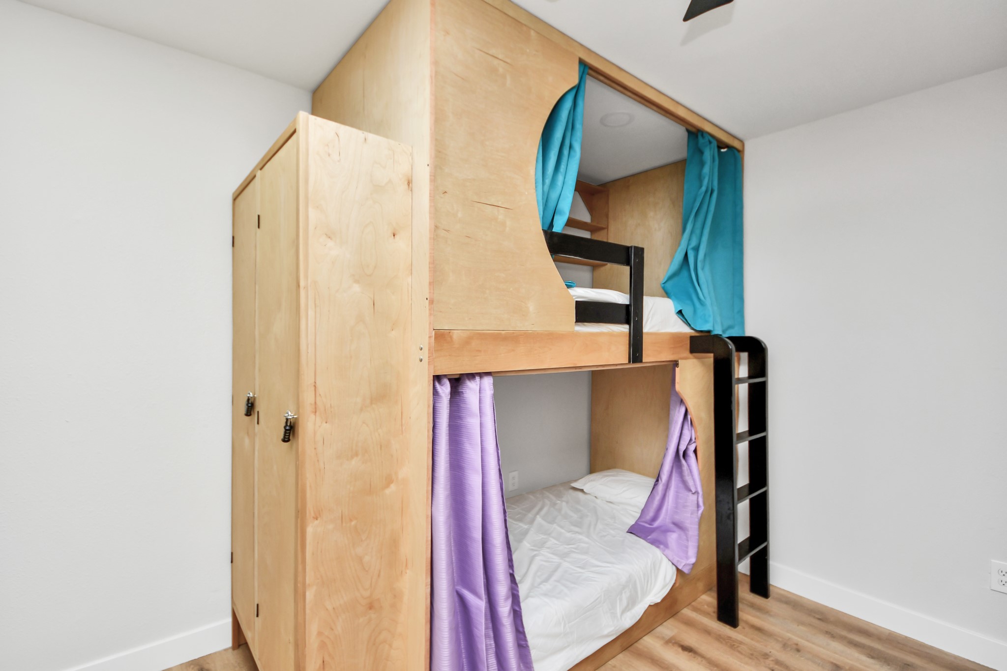 5115 Clay Street Houston, TX 77023 - Photo 20 of 43 a view of a hallway with wooden floor and entryway