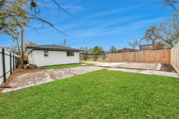 $4,000 | 5115 Clay Street, Houston, TX 77023