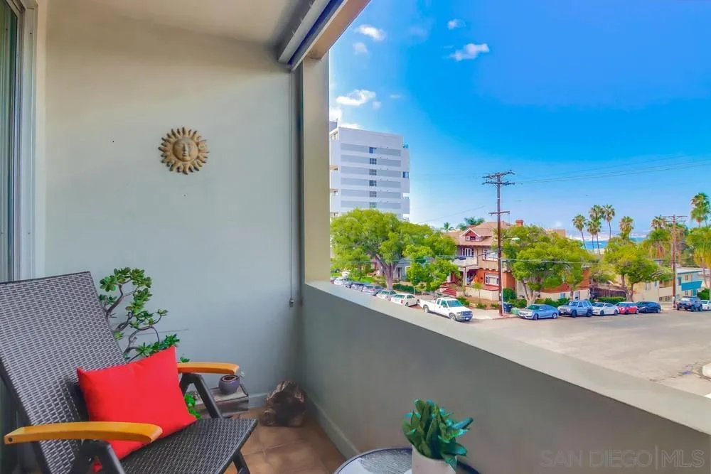 2701 2nd Avenue, Unit 201 San Diego, CA 92103 - Photo 24 of 39 a living room with furniture and a potted plant