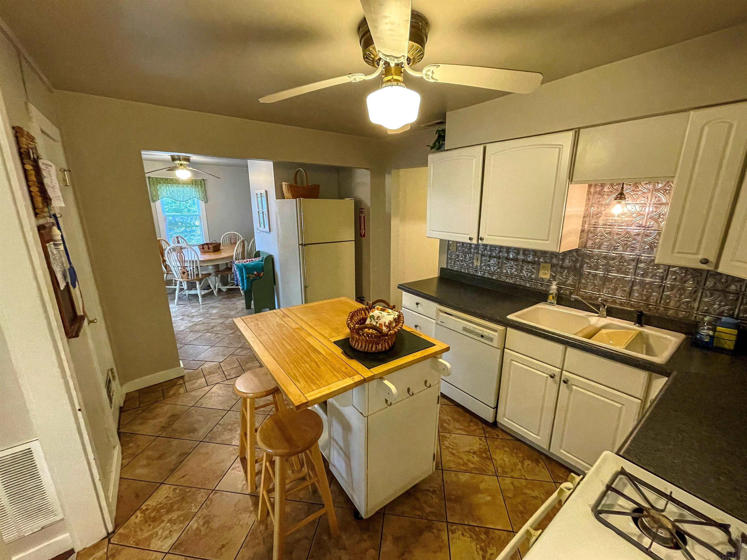 6970 North Kalorama Road Leesburg, IN 46538 - Photo 12 of 33 Gallery Image 12