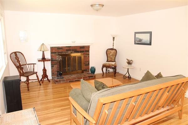 72 Dorset Road Holliston, MA 01746 - Photo 3 of 14 Gallery Image 3