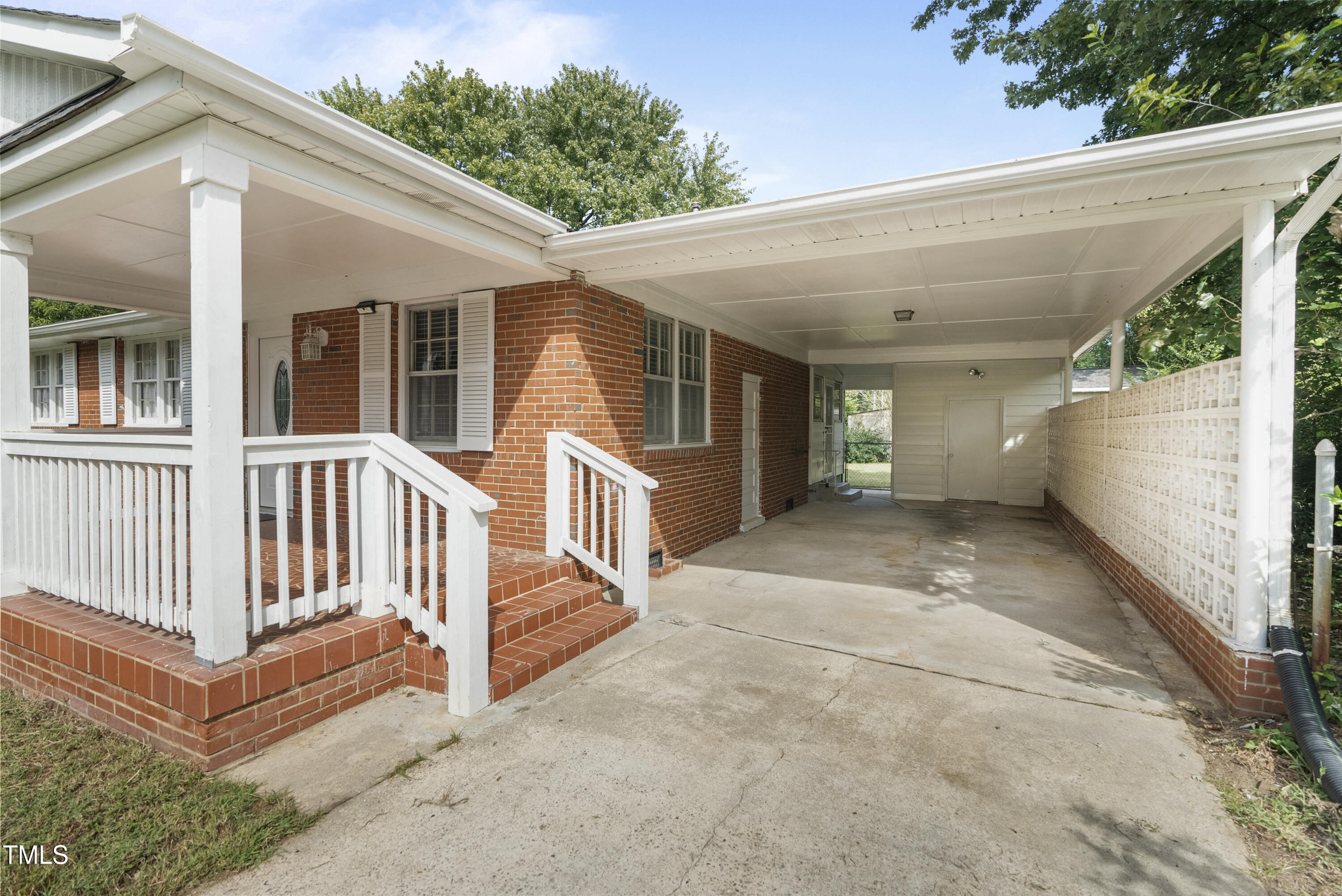 709 Fitzgerald Drive Raleigh, NC 27610 - Photo 4 of 30 709fitzgerald-35 (1)