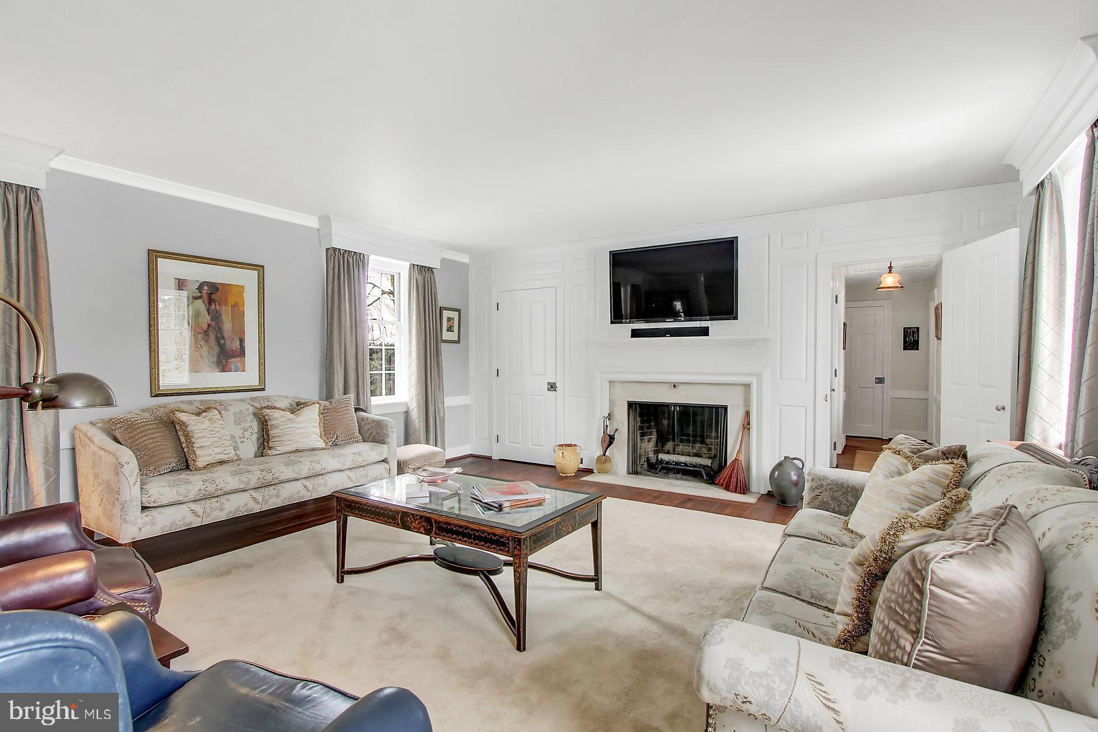 414 North Tulpehocken Road Reading, PA 19601 - Photo 11 of 25 Living Room - W/hall to Master on Main floor