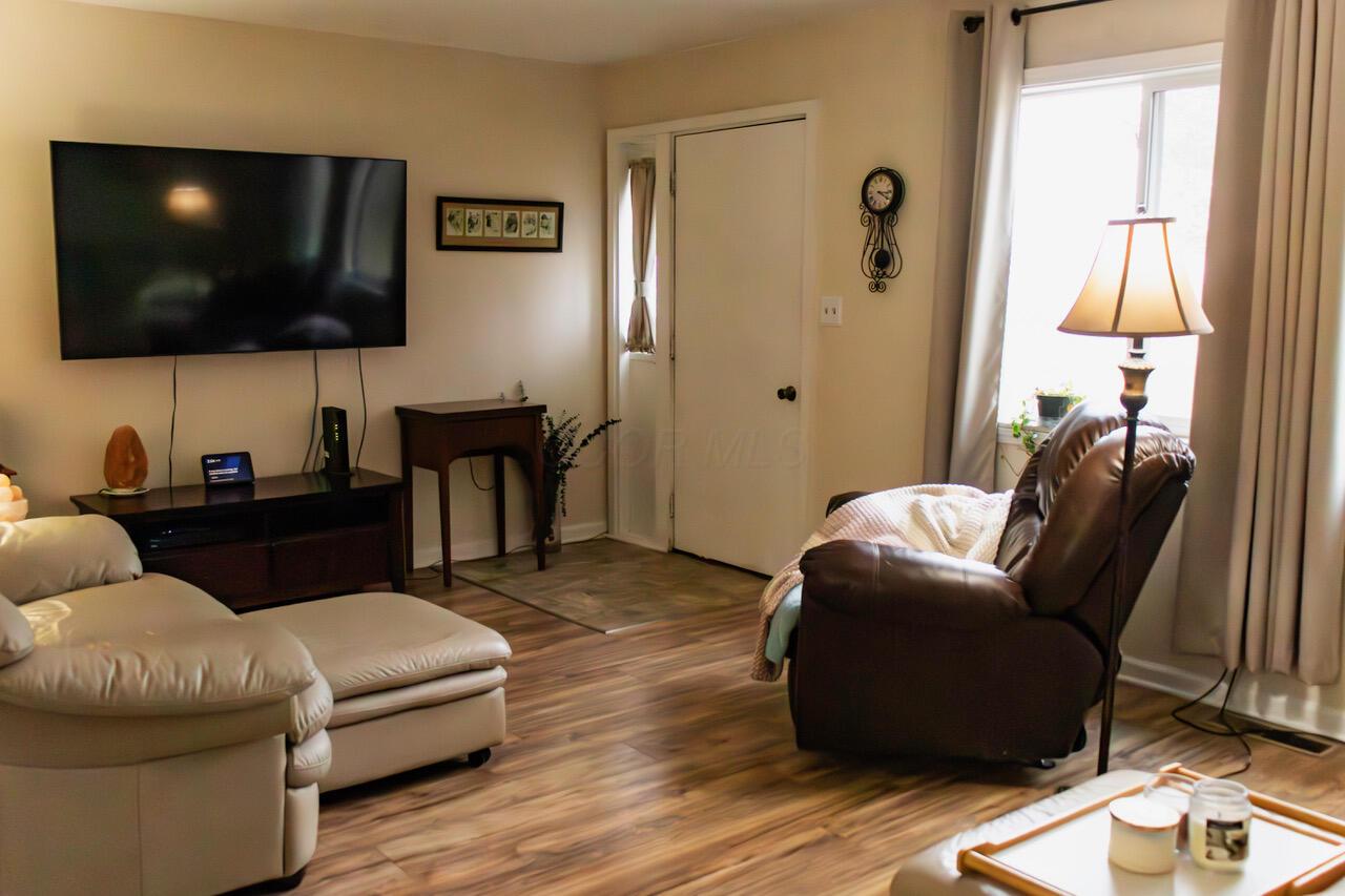 4633 Steamtown Road Ashley, OH 43003 - Photo 4 of 19 Living Room