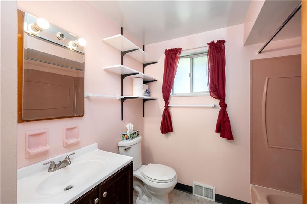 22 Rolling Road Cranberry Township, PA 16066 - Photo 15 of 33 Gallery Image 15
