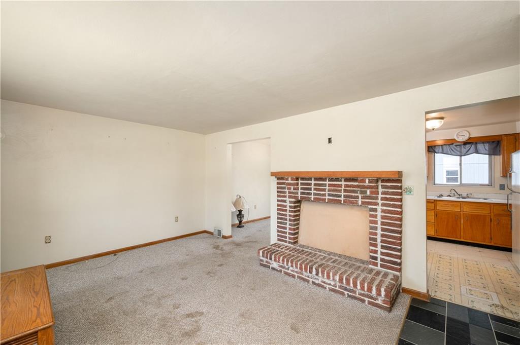 22 Rolling Road Cranberry Township, PA 16066 - Photo 5 of 33 Gallery Image 5
