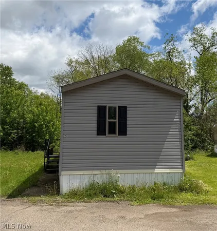 $33,000 | 2606 Lincoln Way West, Unit 27, Massillon, OH 44647