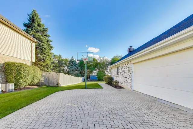 a view of a back yard of the house