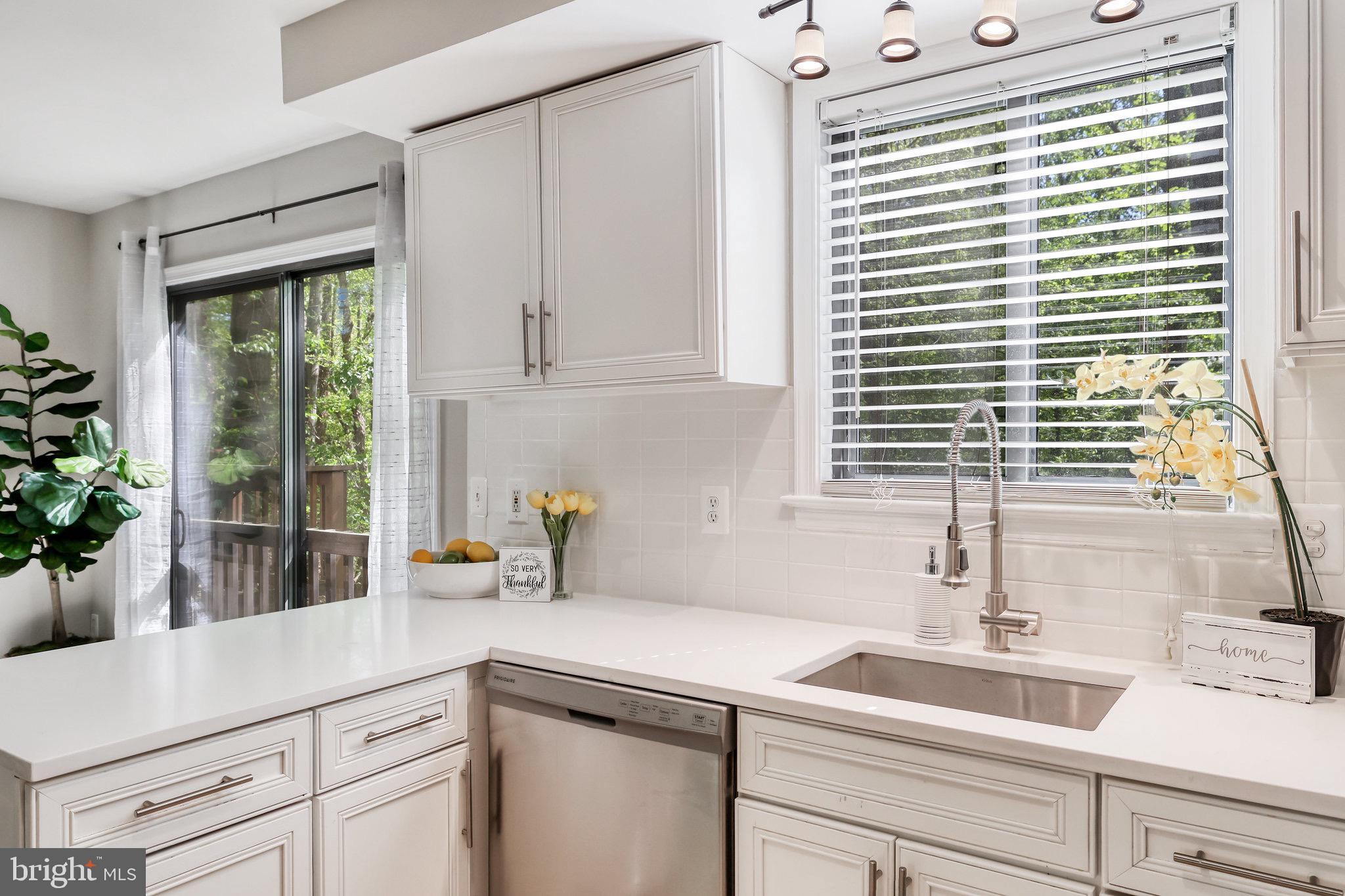 2495 Pyrenees Court Reston, VA 20191 - Photo 18 of 39 Kitchen