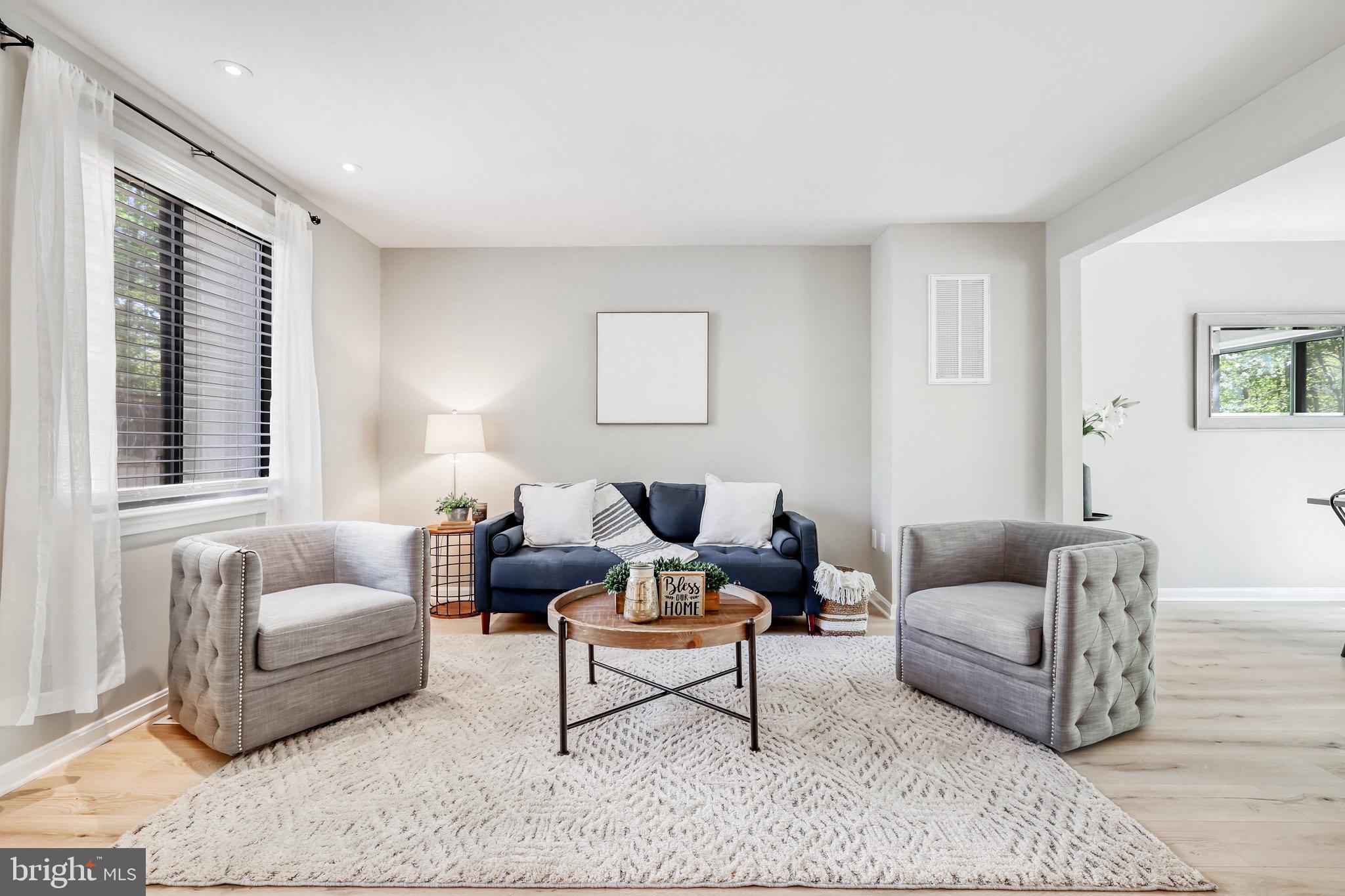 2495 Pyrenees Court Reston, VA 20191 - Photo 3 of 39 Living Room