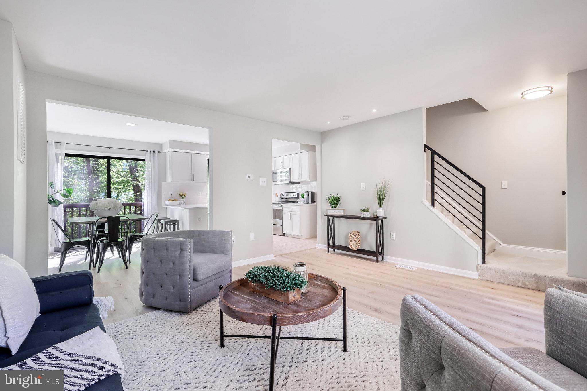 2495 Pyrenees Court Reston, VA 20191 - Photo 5 of 39 Living Room