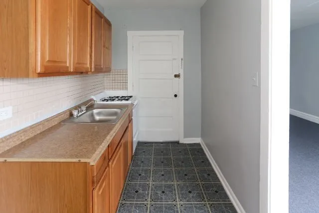$1,325 | 4608 North Beacon Street, Unit 4C, Chicago, IL 60640