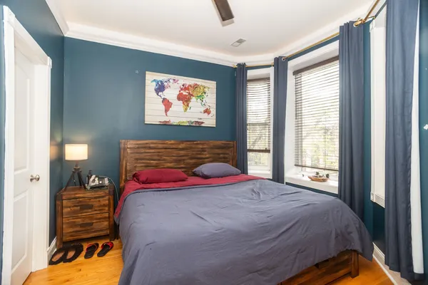 $455,000 | 5206 North Winthrop Avenue, Unit 1, Chicago, IL 60640