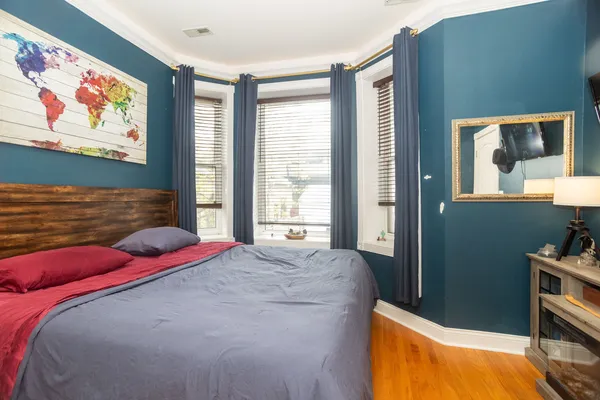 $455,000 | 5206 North Winthrop Avenue, Unit 1, Chicago, IL 60640