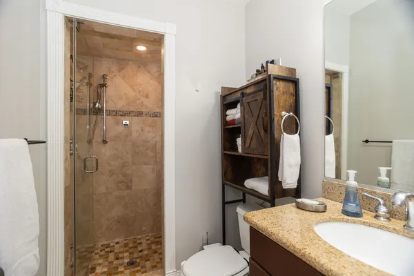 $455,000 | 5206 North Winthrop Avenue, Unit 1, Chicago, IL 60640