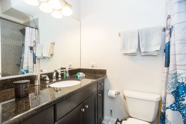 $455,000 | 5206 North Winthrop Avenue, Unit 1, Chicago, IL 60640