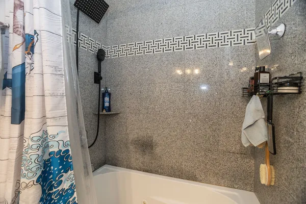$455,000 | 5206 North Winthrop Avenue, Unit 1, Chicago, IL 60640