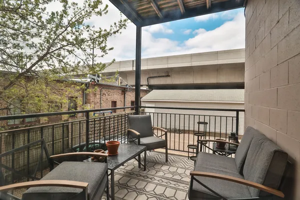 $455,000 | 5206 North Winthrop Avenue, Unit 1, Chicago, IL 60640