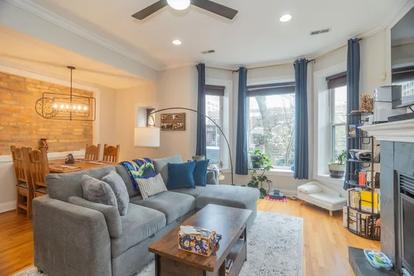 $455,000 | 5206 North Winthrop Avenue, Unit 1, Chicago, IL 60640