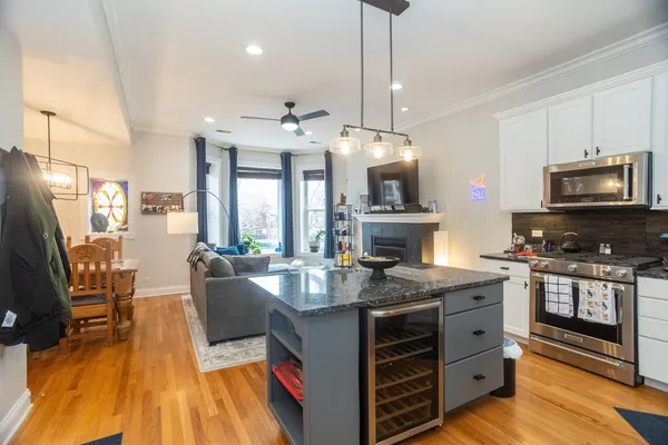$455,000 | 5206 North Winthrop Avenue, Unit 1, Chicago, IL 60640