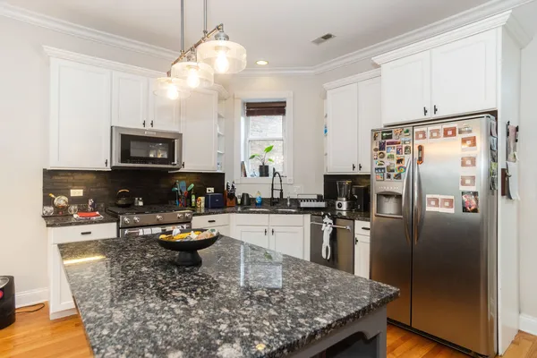 $455,000 | 5206 North Winthrop Avenue, Unit 1, Chicago, IL 60640