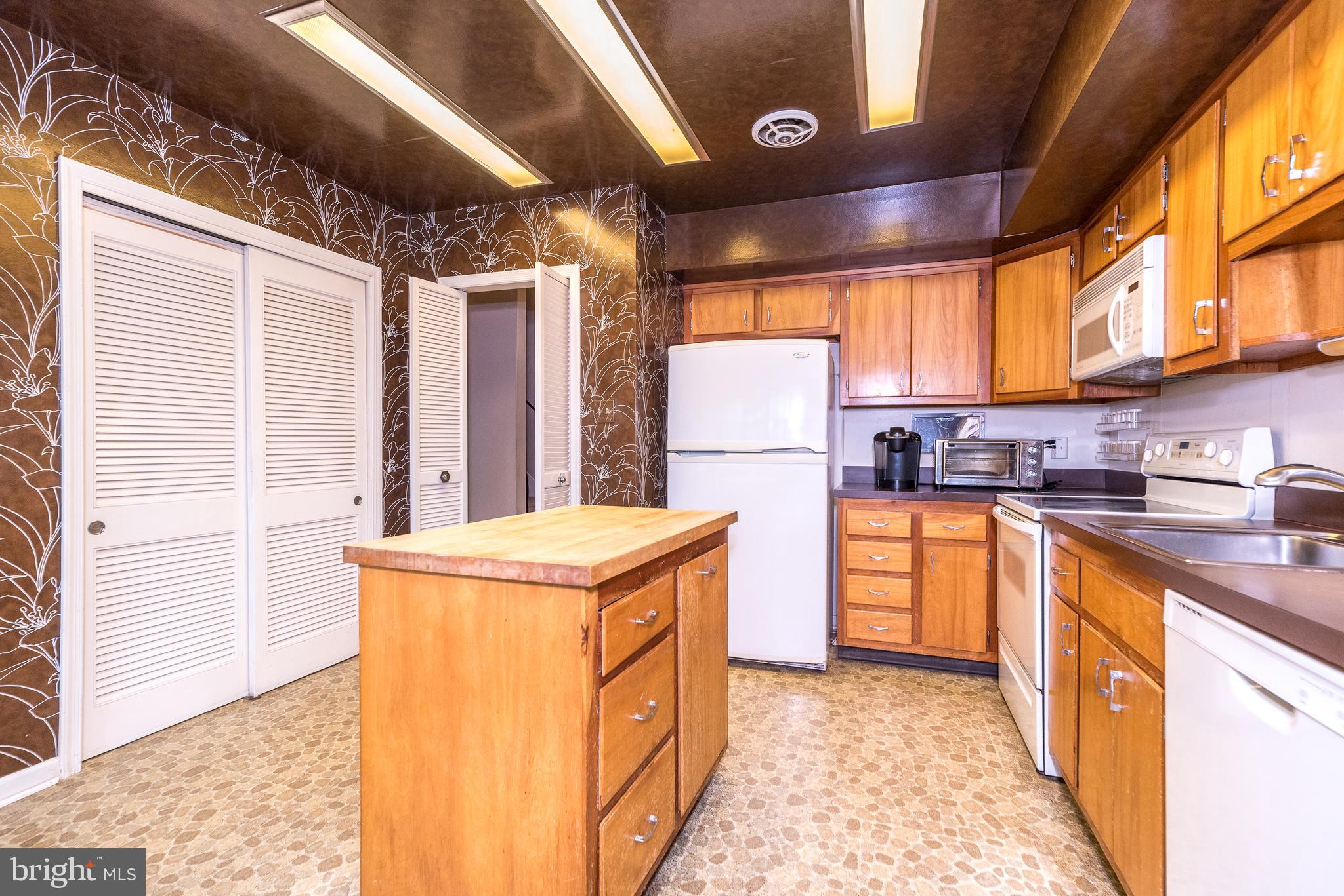 1027 Meetinghouse Road Ambler, PA 19002 - Photo 20 of 47 Butcher block island