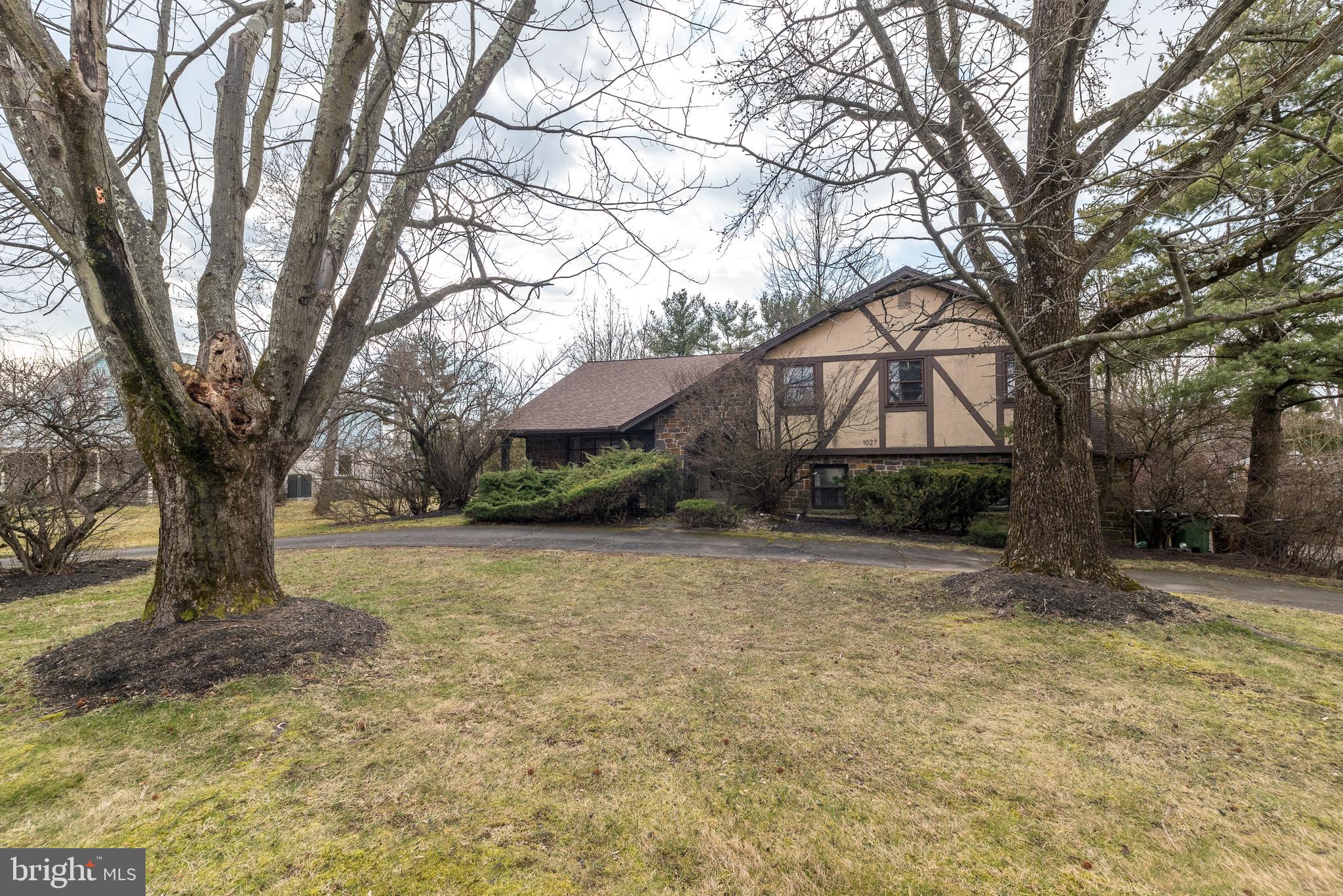 1027 Meetinghouse Road Ambler, PA 19002 - Photo 44 of 47 Circular driveway