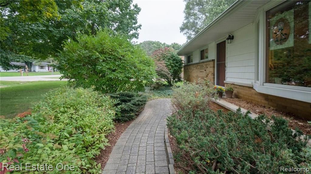 450 Elmhill Road Rochester Hills, MI 48306 - Photo 8 of 31