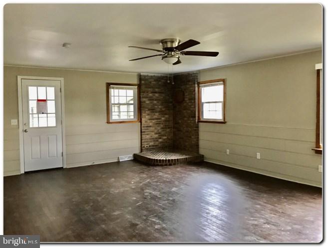 41 Cool Run Road Bridgeton, NJ 08302 - Photo 3 of 19 Living Room